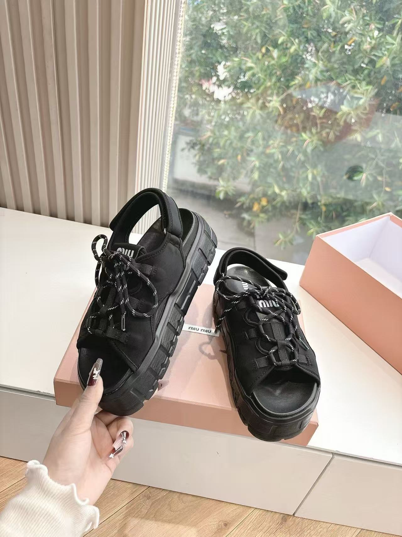 M1UM1U 高品質中空織サンダル【50％割引+送料無料】