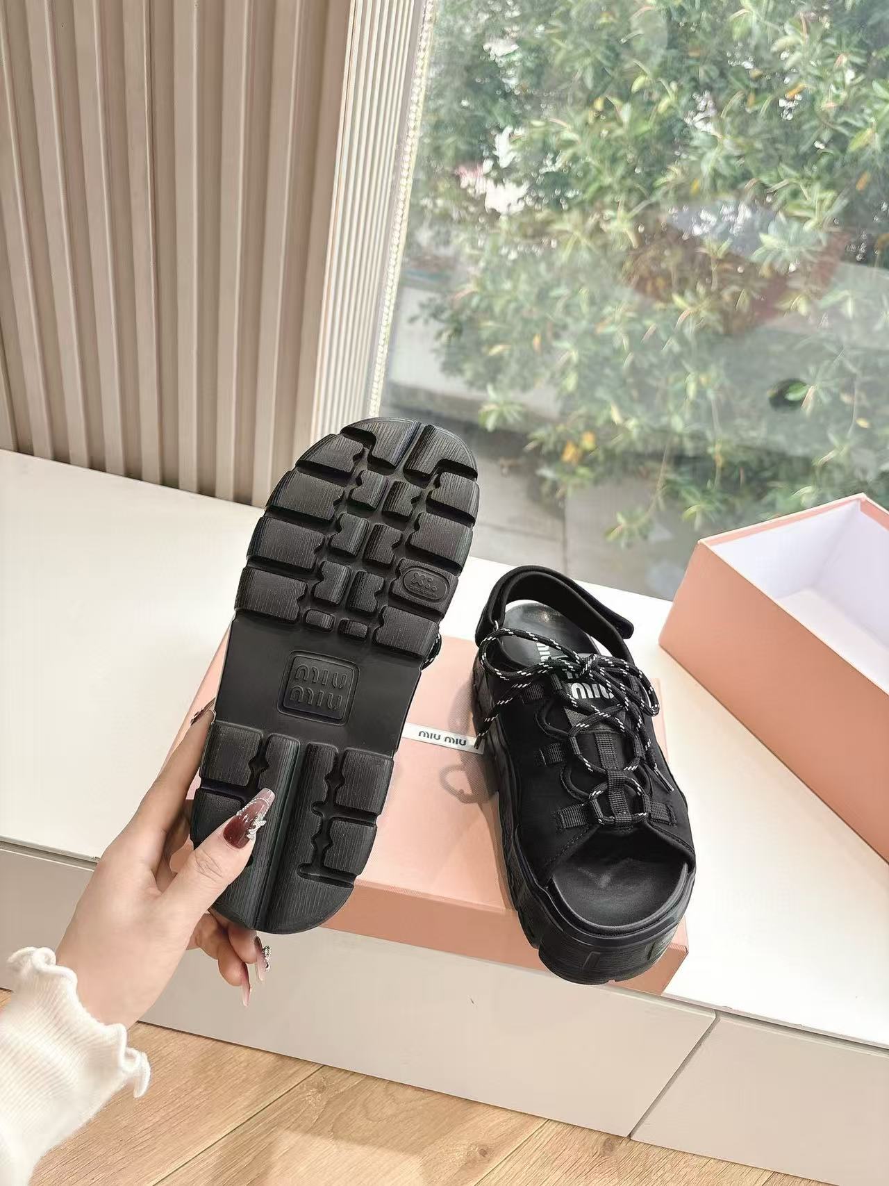 M1UM1U 高品質中空織サンダル【50％割引+送料無料】