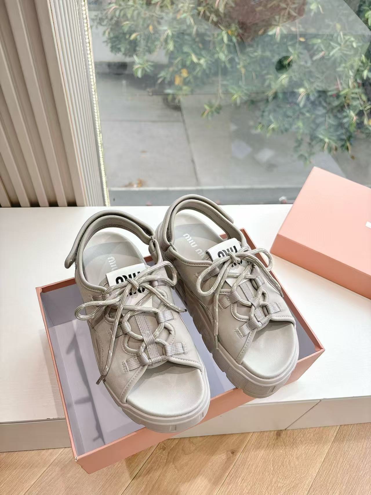 M1UM1U 高品質中空織サンダル【50％割引+送料無料】