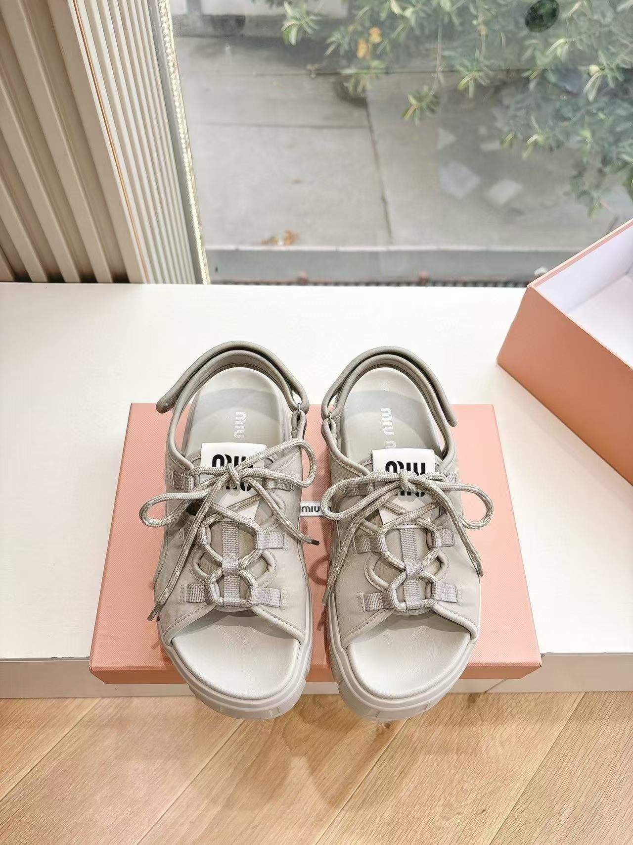 M1UM1U 高品質中空織サンダル【50％割引+送料無料】