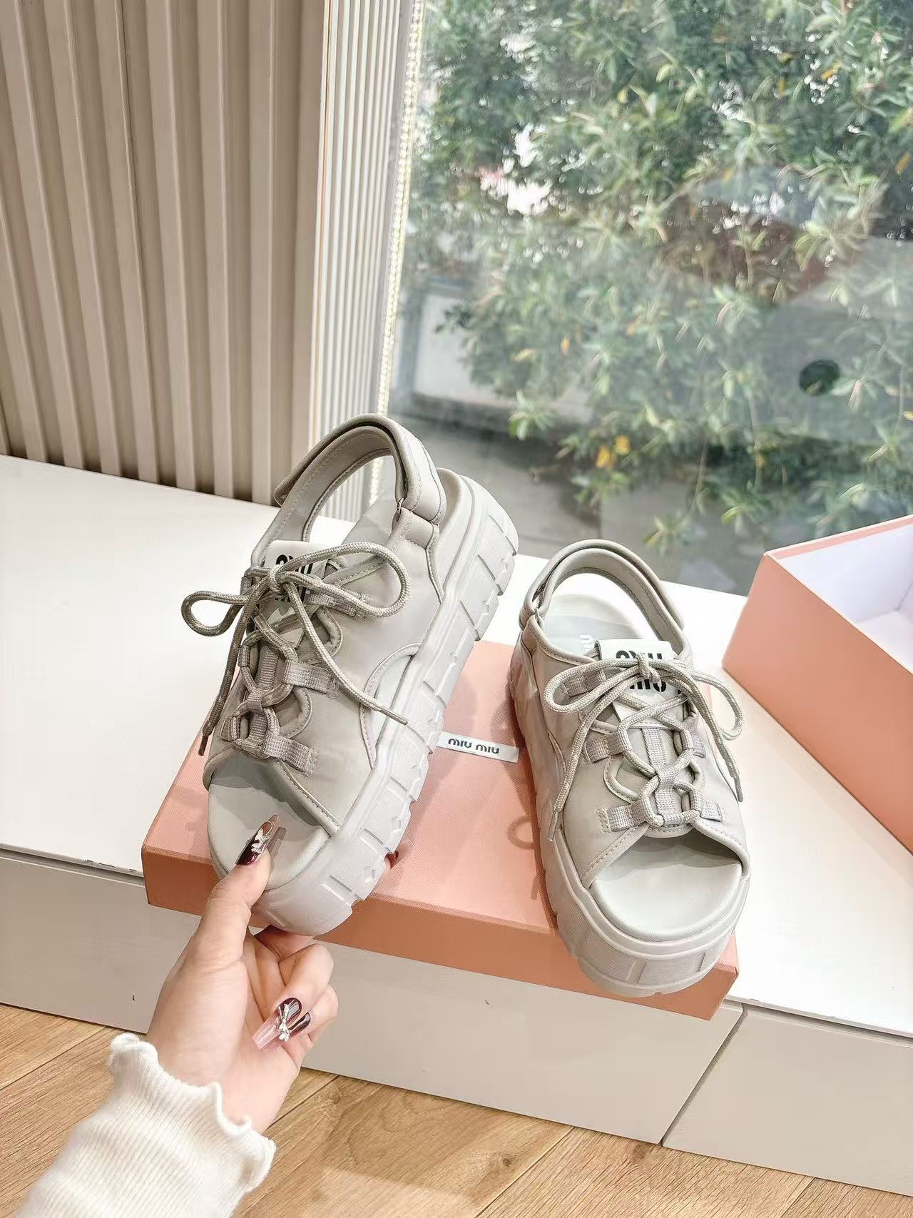 M1UM1U 高品質中空織サンダル【50％割引+送料無料】