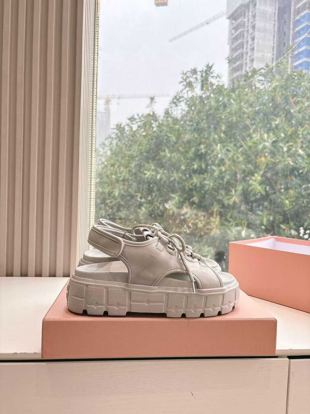 M1UM1U 高品質中空織サンダル【50％割引+送料無料】