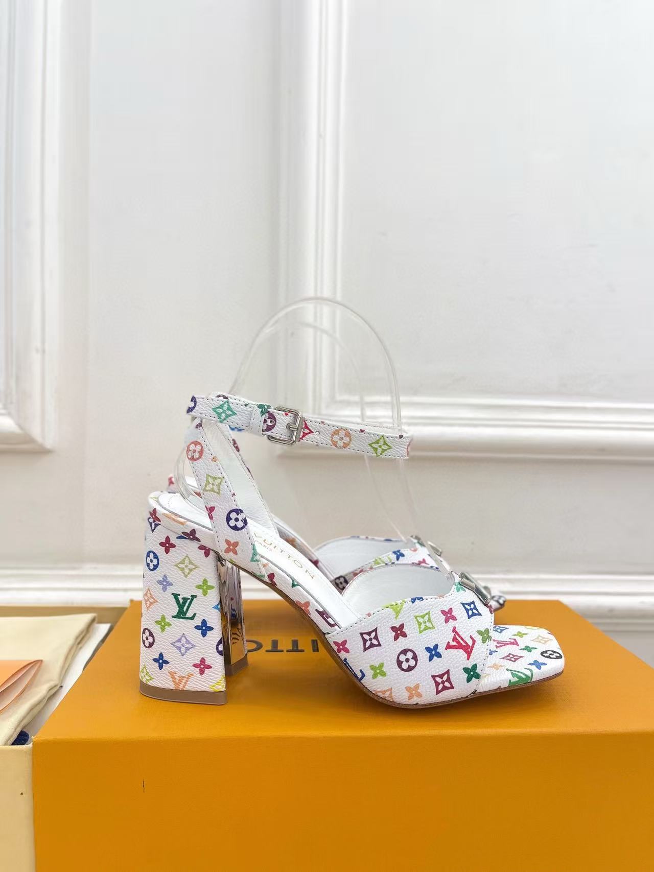 LVの高品質プリントシープスキンハイヒール【50％割引+送料無料】