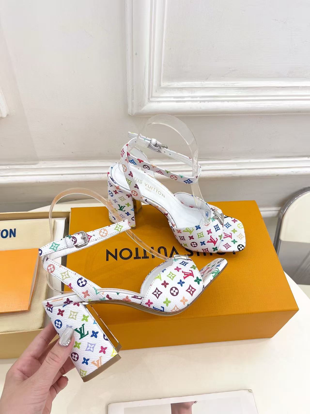 LVの高品質プリントシープスキンハイヒール【50％割引+送料無料】