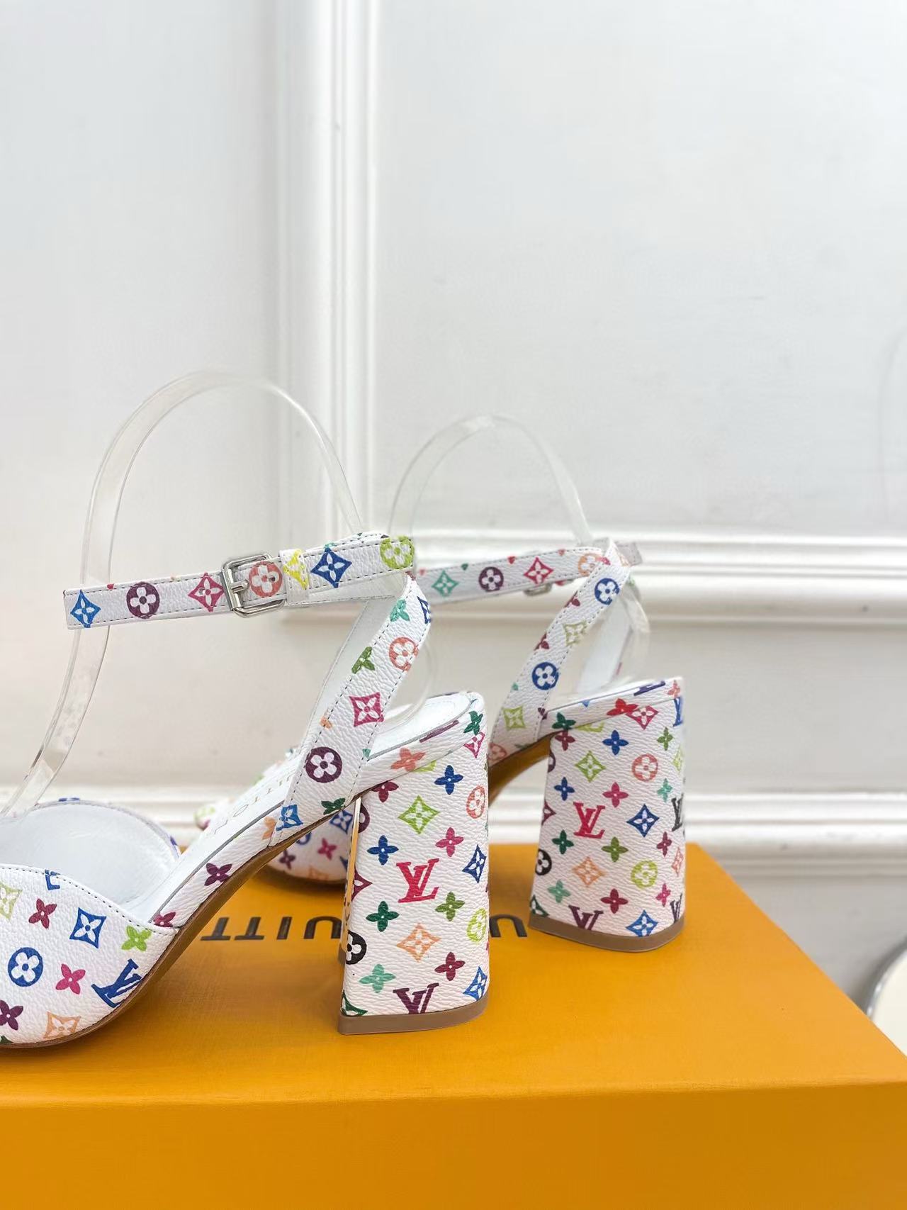 LVの高品質プリントシープスキンハイヒール【50％割引+送料無料】