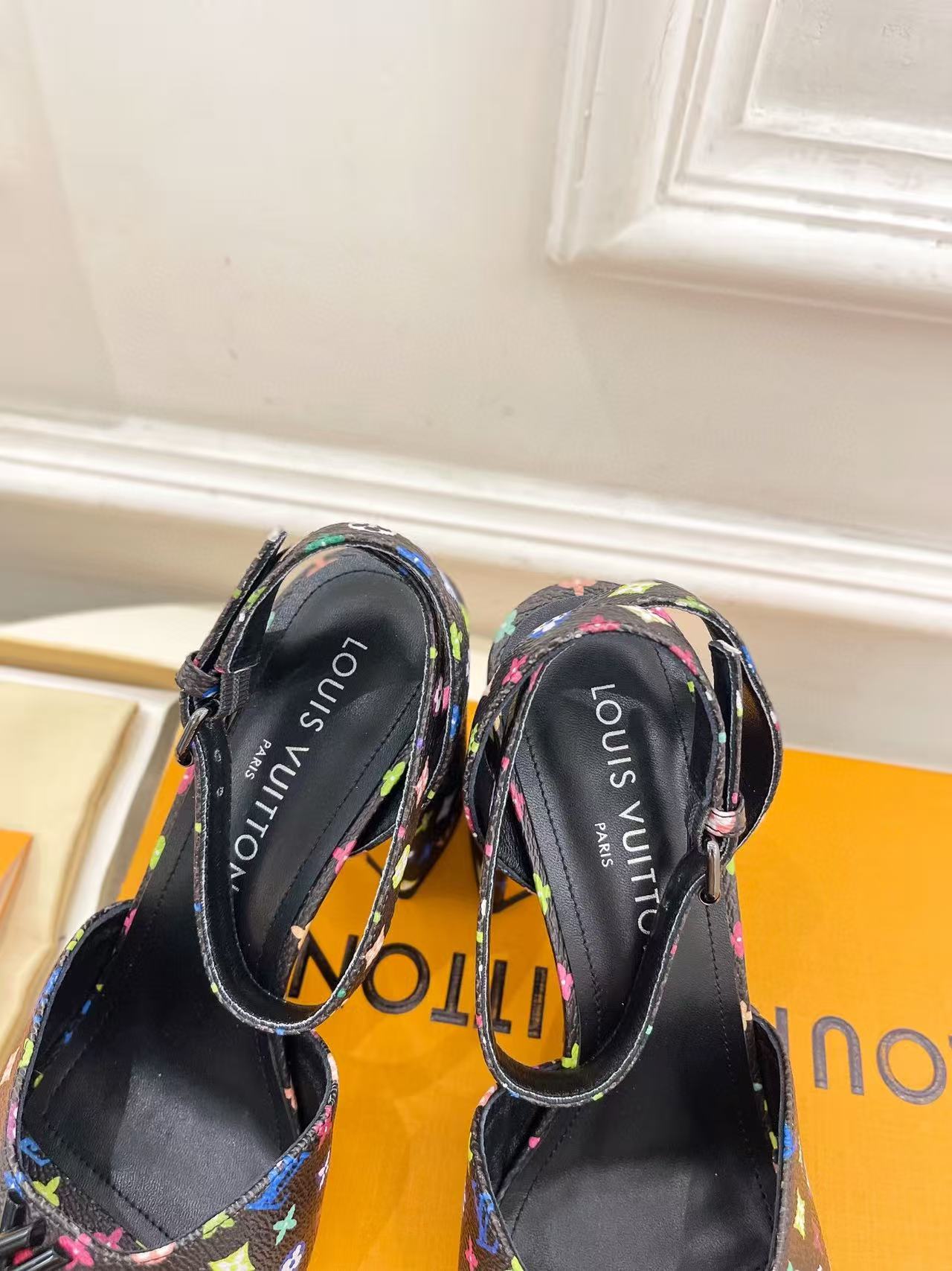 LVの高品質プリントシープスキンハイヒール【50％割引+送料無料】