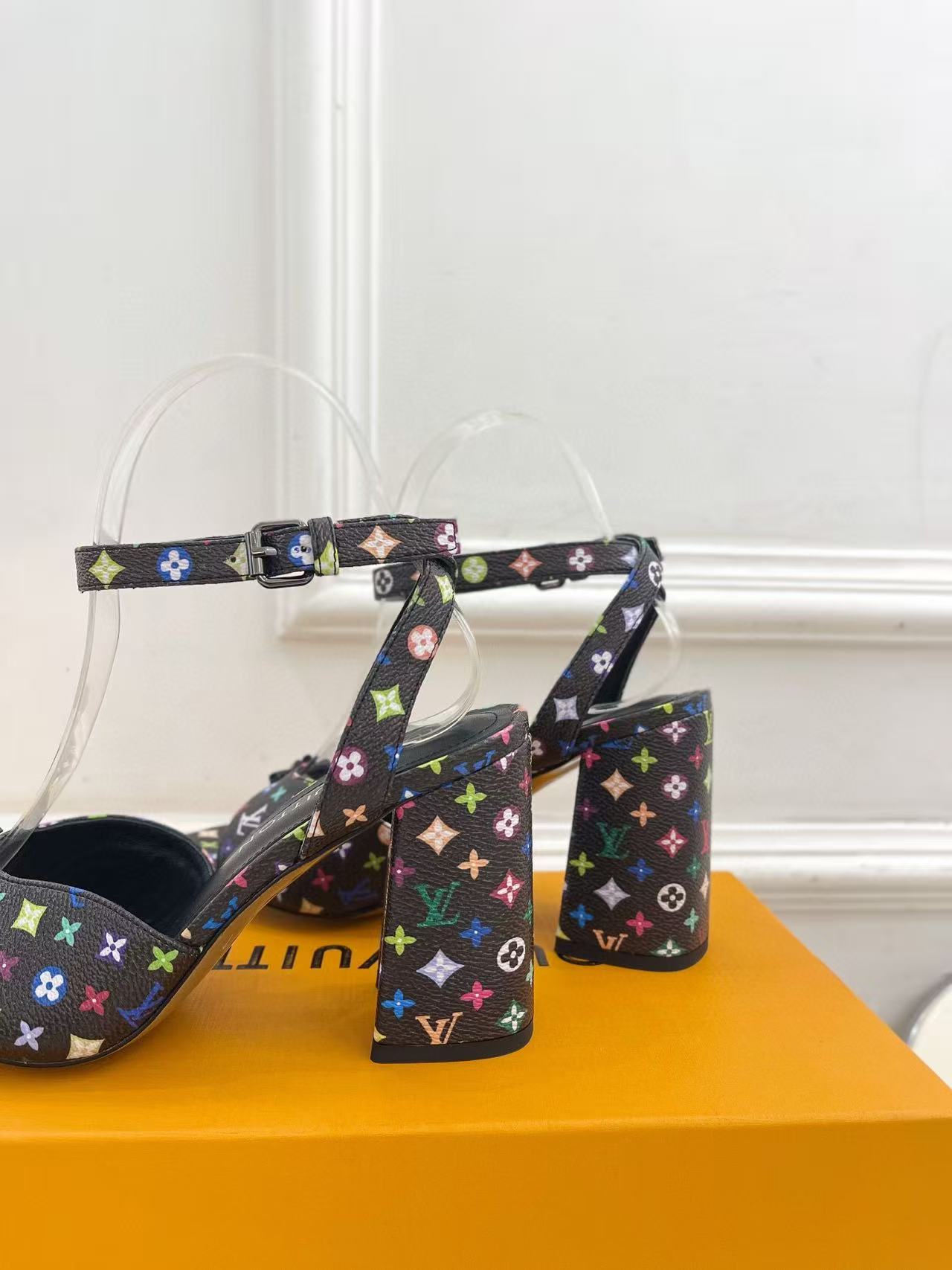 LVの高品質プリントシープスキンハイヒール【50％割引+送料無料】