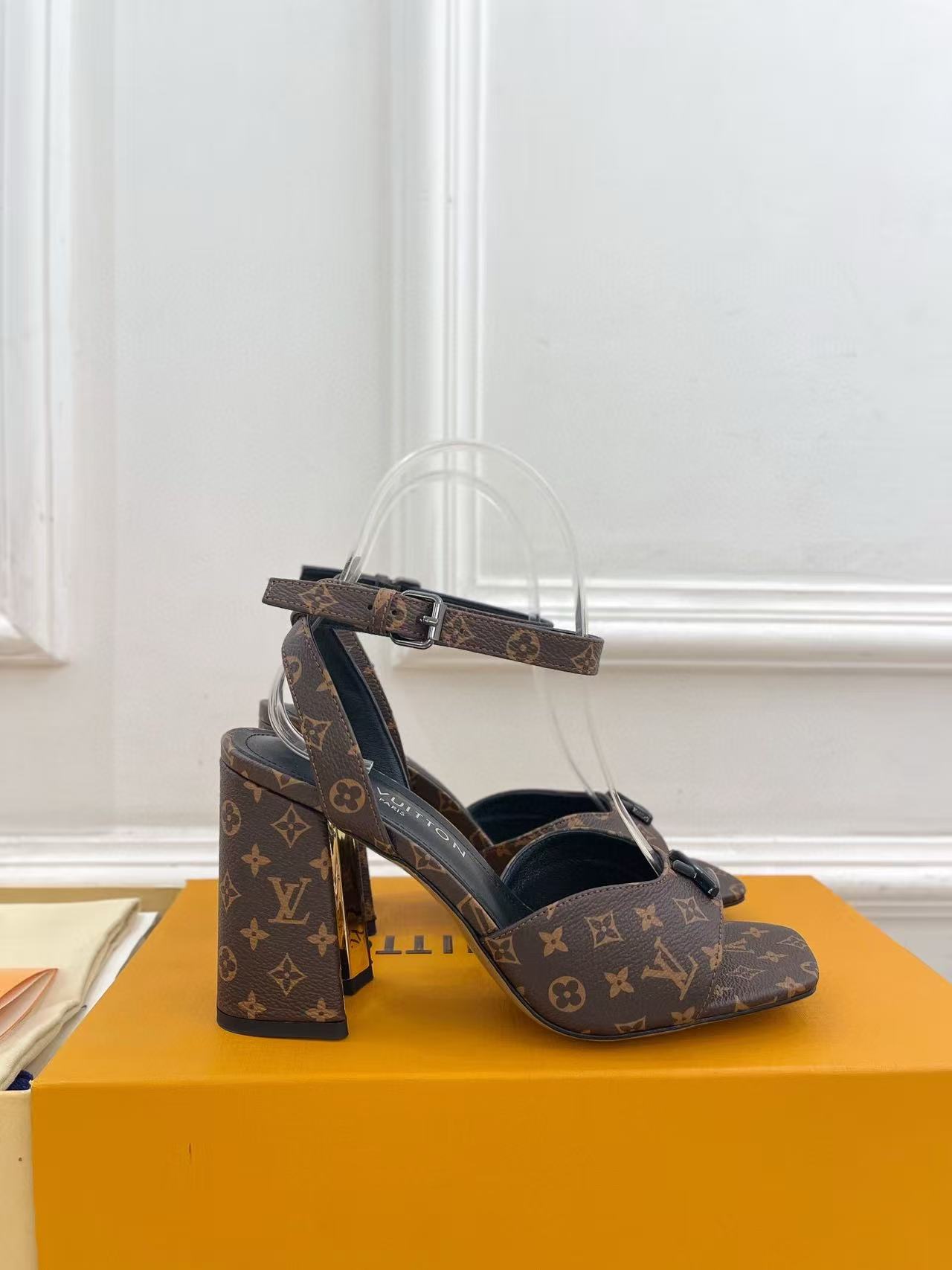 LVの高品質プリントシープスキンハイヒール【50％割引+送料無料】