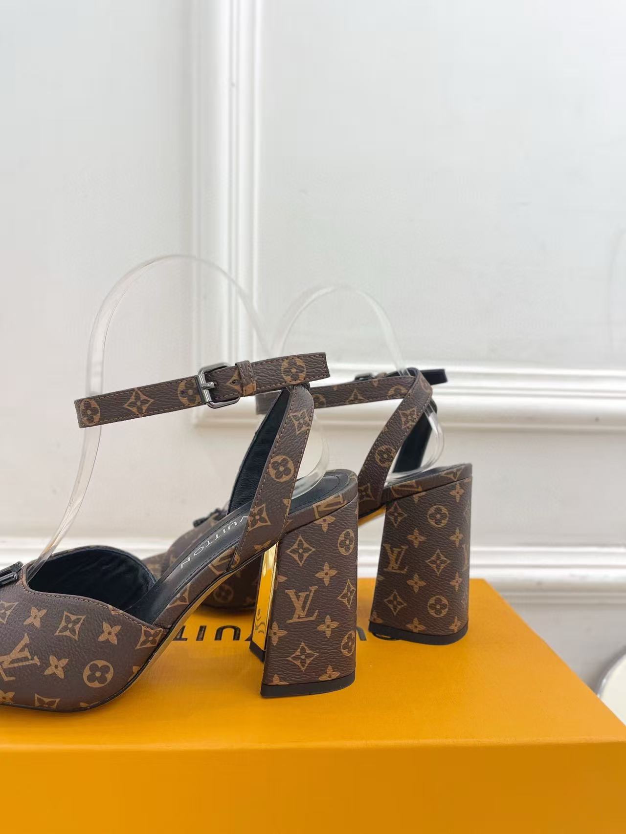 LVの高品質プリントシープスキンハイヒール【50％割引+送料無料】