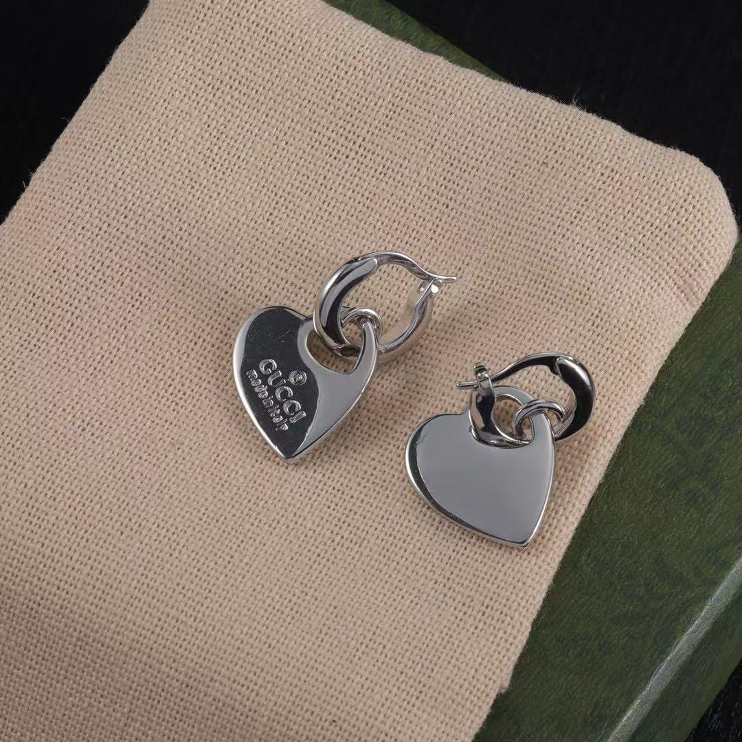 GUCC1 シンプルピーチハートイヤリング【 50％割引+送料無料】