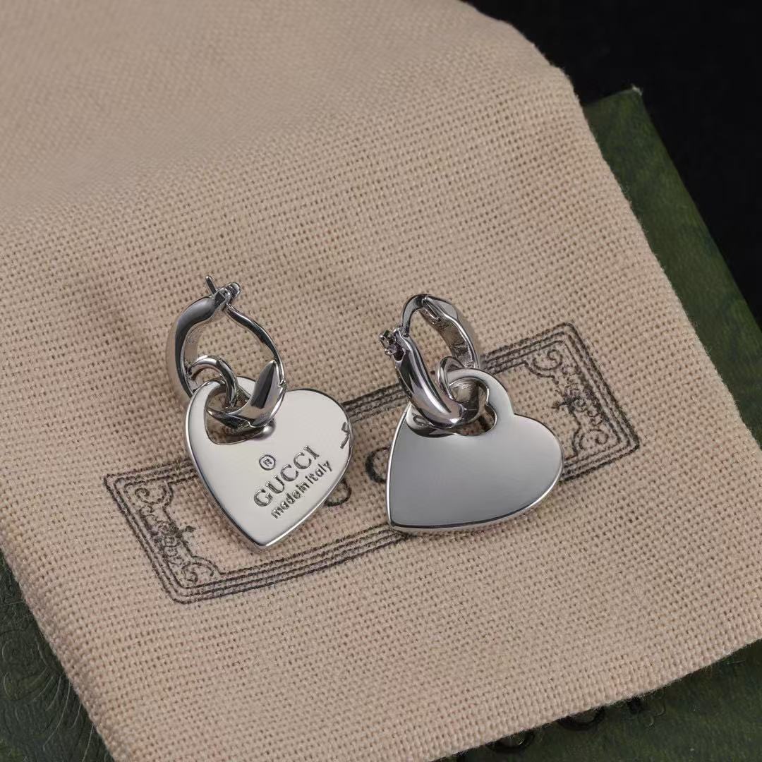 GUCC1 シンプルピーチハートイヤリング【 50％割引+送料無料】