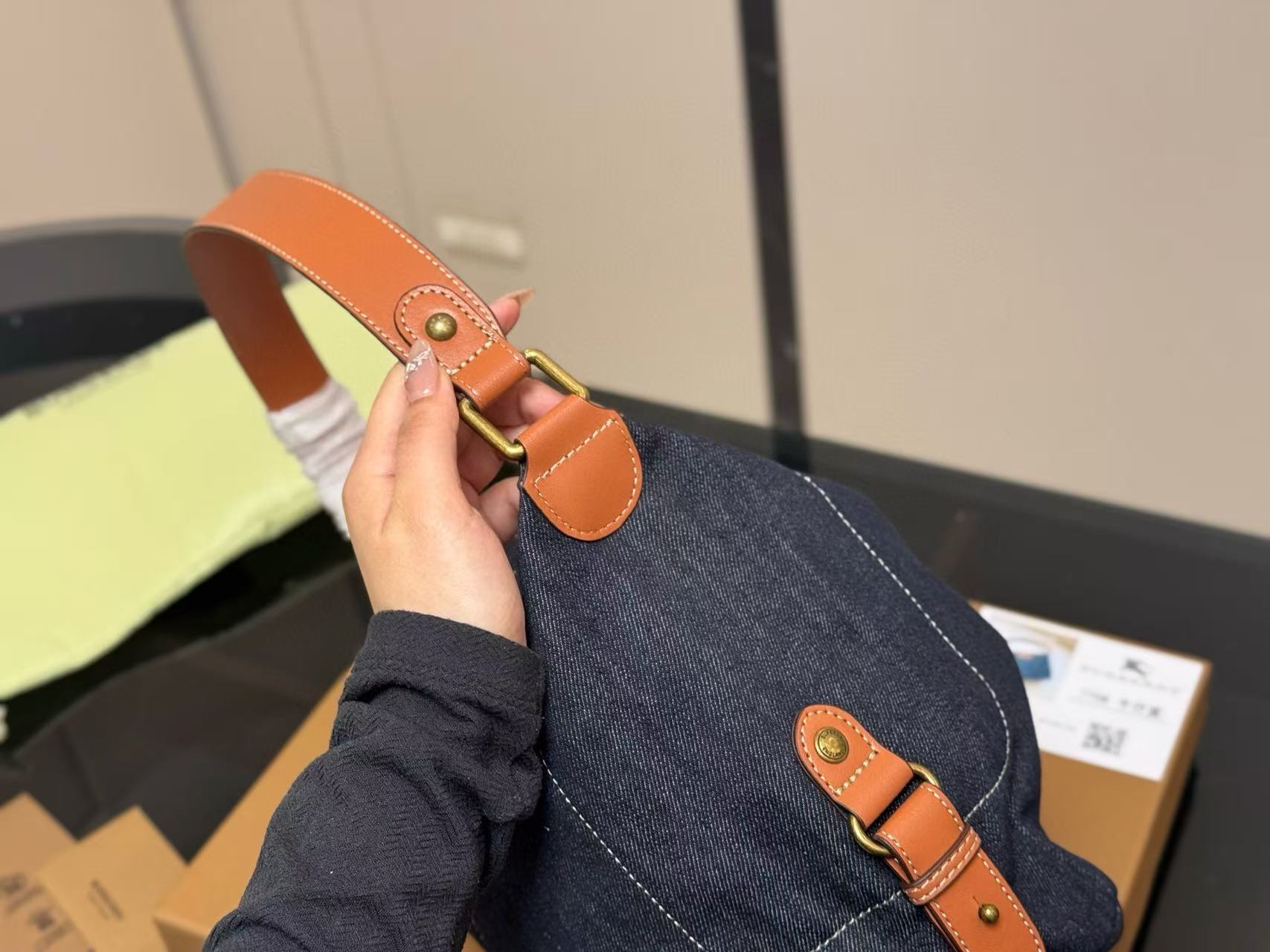 BUR8ERRYデニムハンドバッグ【 50％割引+送料無料】