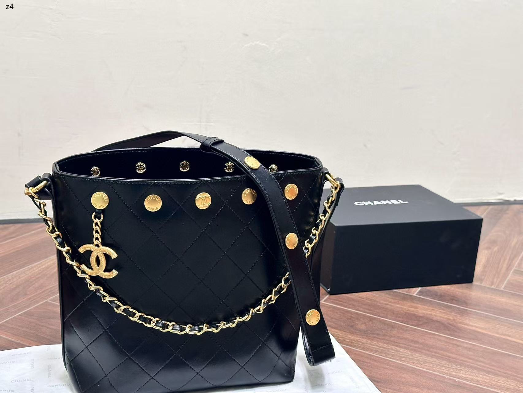 CHANE1 リベットバケットバッグ【 50％割引+送料無料】