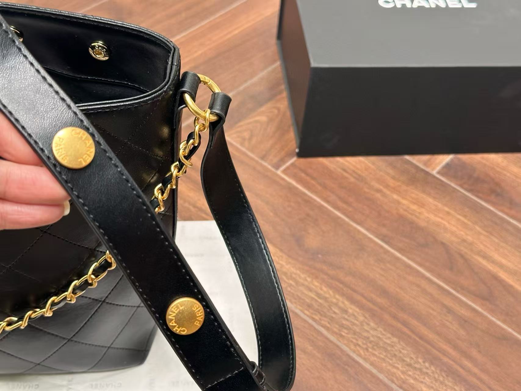 CHANE1 リベットバケットバッグ【 50％割引+送料無料】