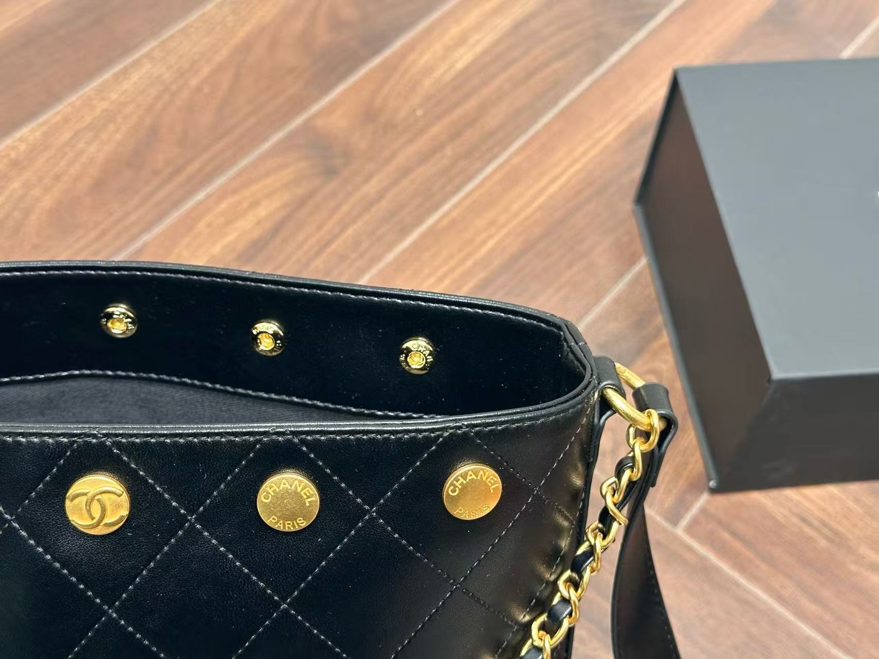 CHANE1 リベットバケットバッグ【 50％割引+送料無料】