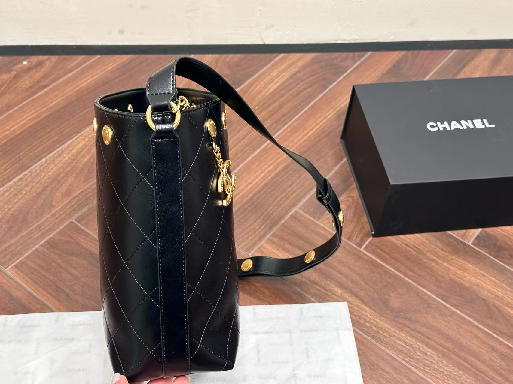 CHANE1 リベットバケットバッグ【 50％割引+送料無料】