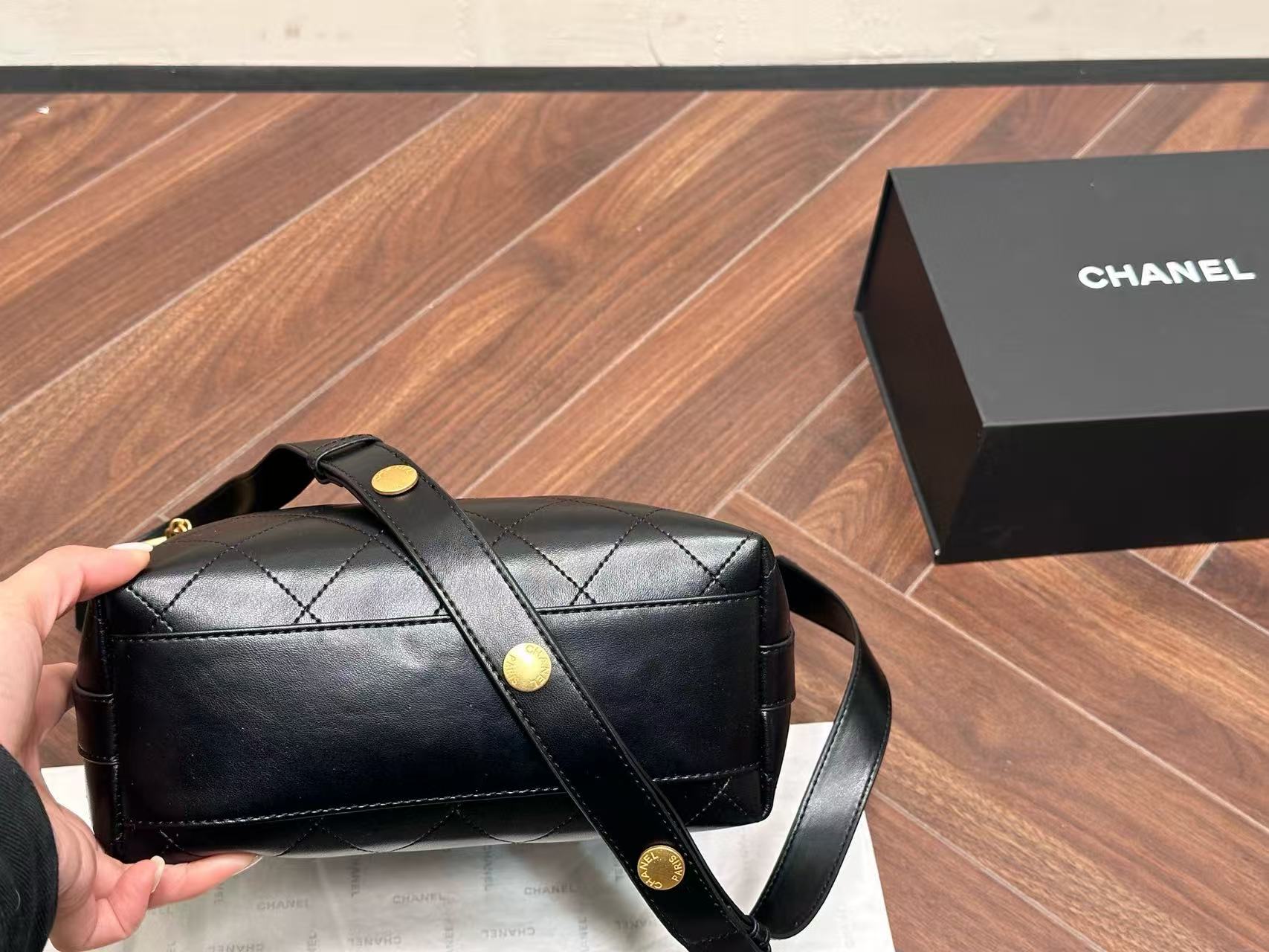 CHANE1 リベットバケットバッグ【 50％割引+送料無料】