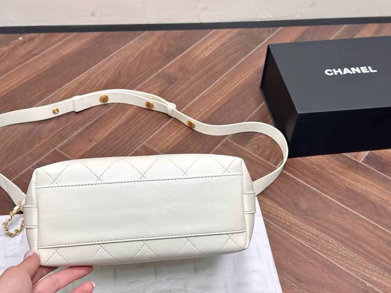 CHANE1 リベットバケットバッグ【 50％割引+送料無料】