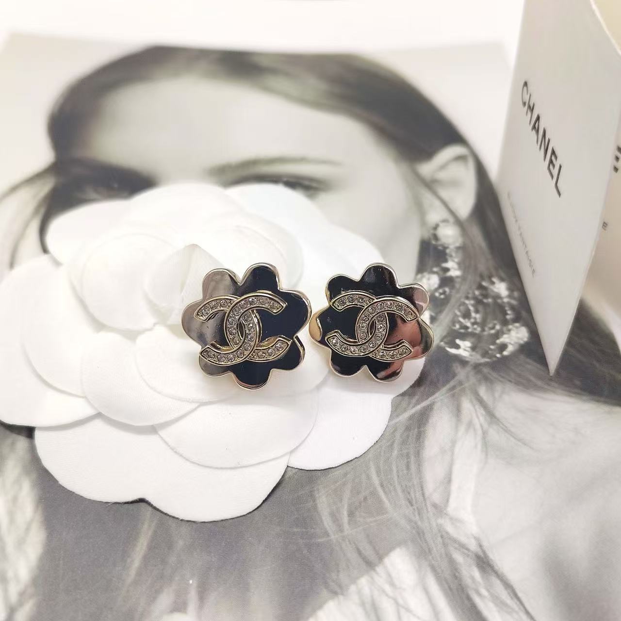 CHANE1 フラワー ダブルC スタッド ピアス【 50％割引+送料無料】