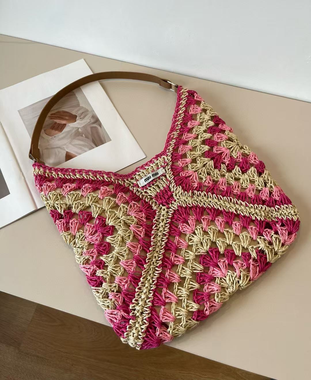 M1UM1U ストローアンダーアームバッグ【 50％割引+送料無料】