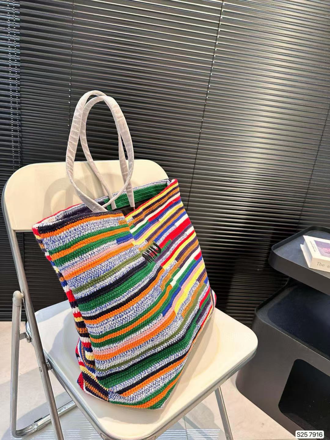 M1UM1U カラフルな織りのショッピングバッグ【 50％割引+送料無料】