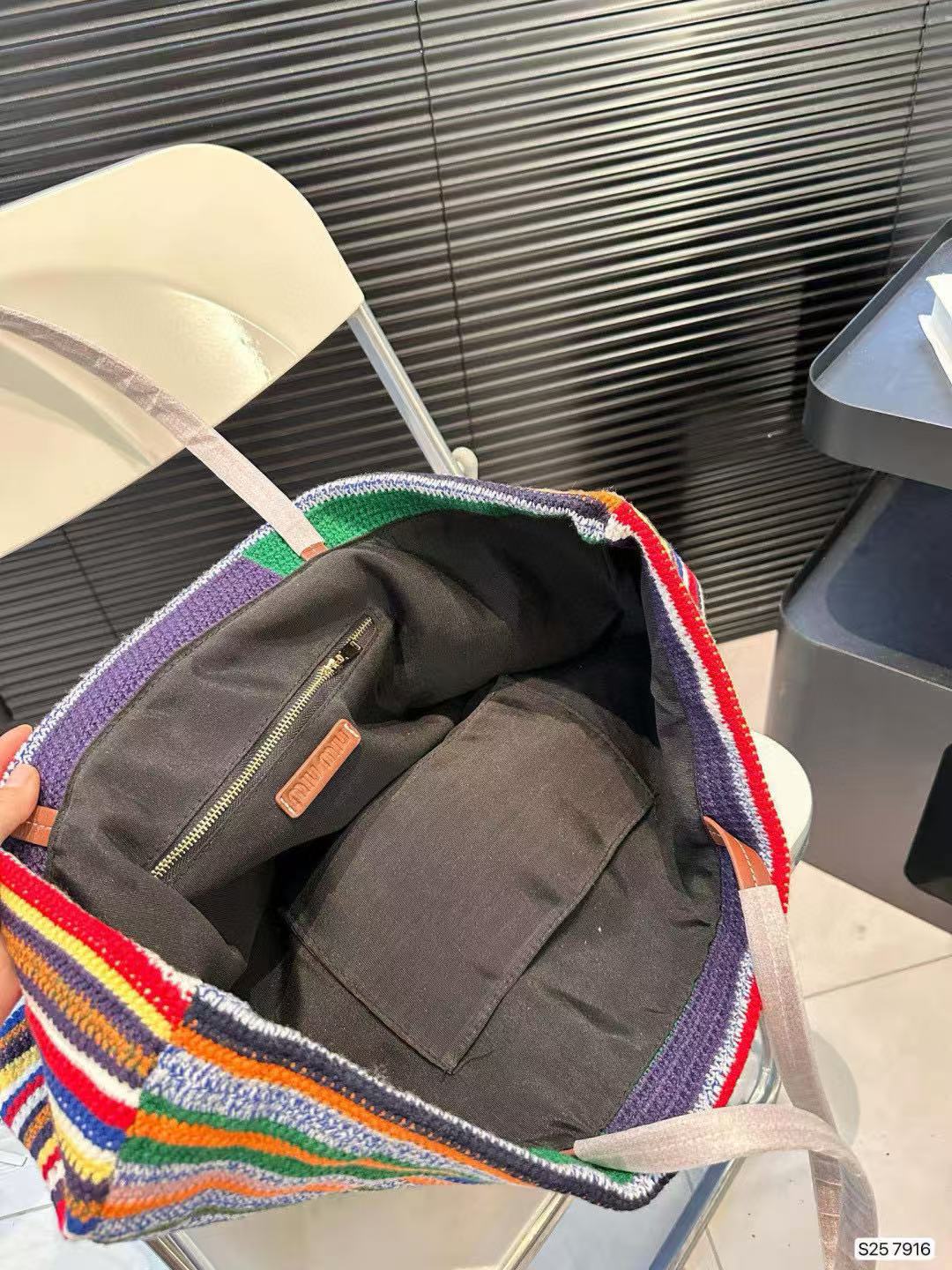 M1UM1U カラフルな織りのショッピングバッグ【 50％割引+送料無料】