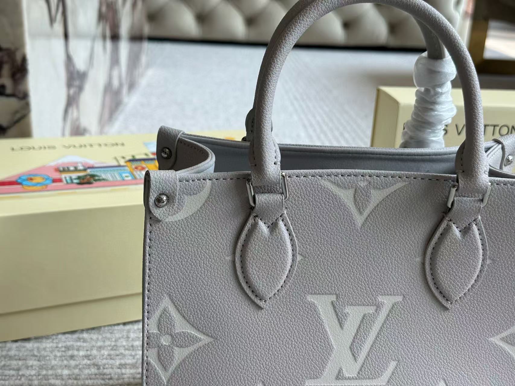 LV onthego牛革ショッピングバッグ【 50％割引+送料無料】