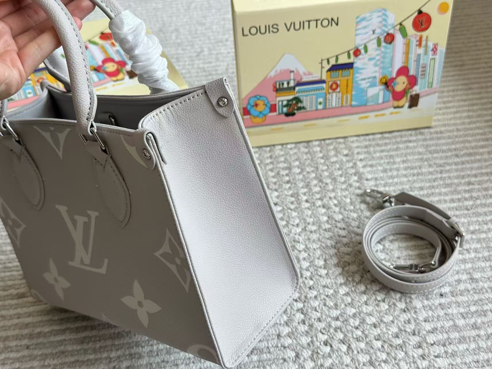 LV onthego牛革ショッピングバッグ【 50％割引+送料無料】