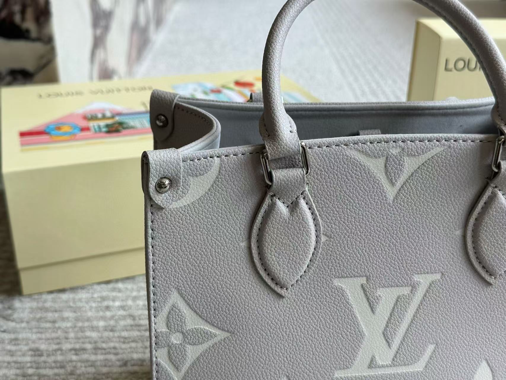 LV onthego牛革ショッピングバッグ【 50％割引+送料無料】