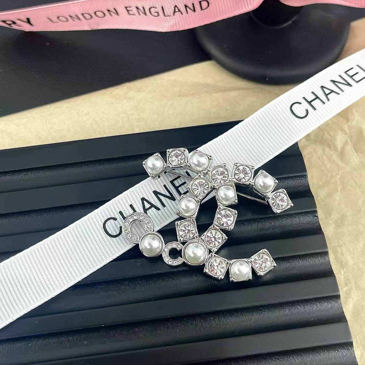 CHANE1 ダイヤモンドパールブローチ【 50％割引+送料無料】