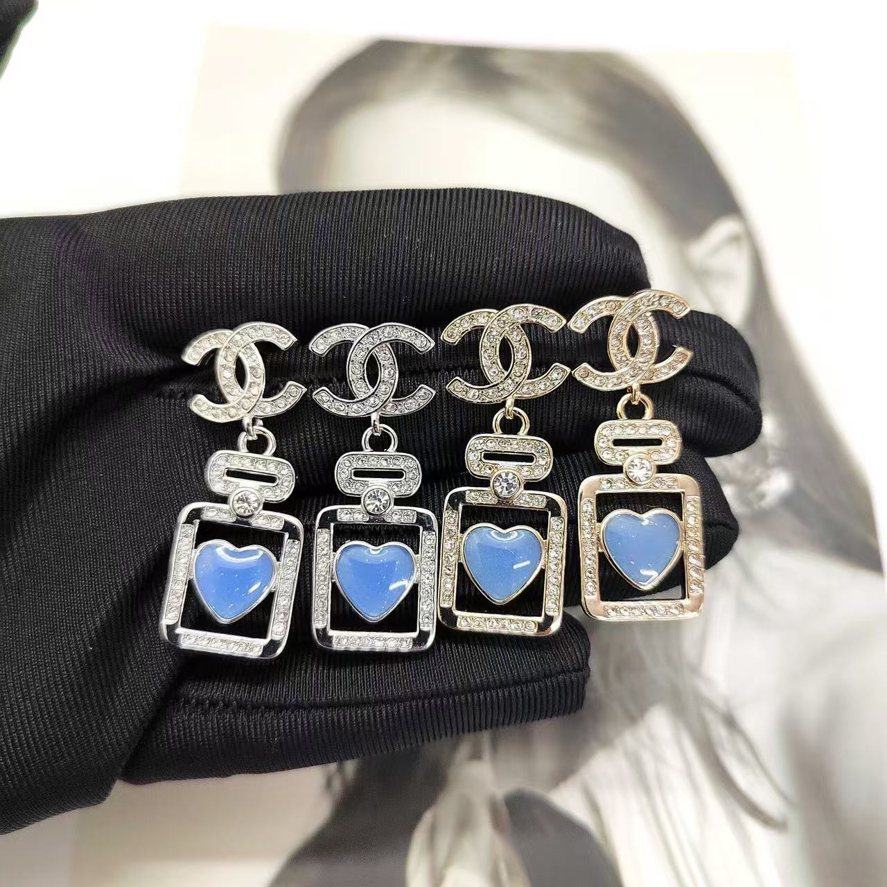 CHANE1 ダブルC ブルーハートイヤリング【 50％割引+送料無料】