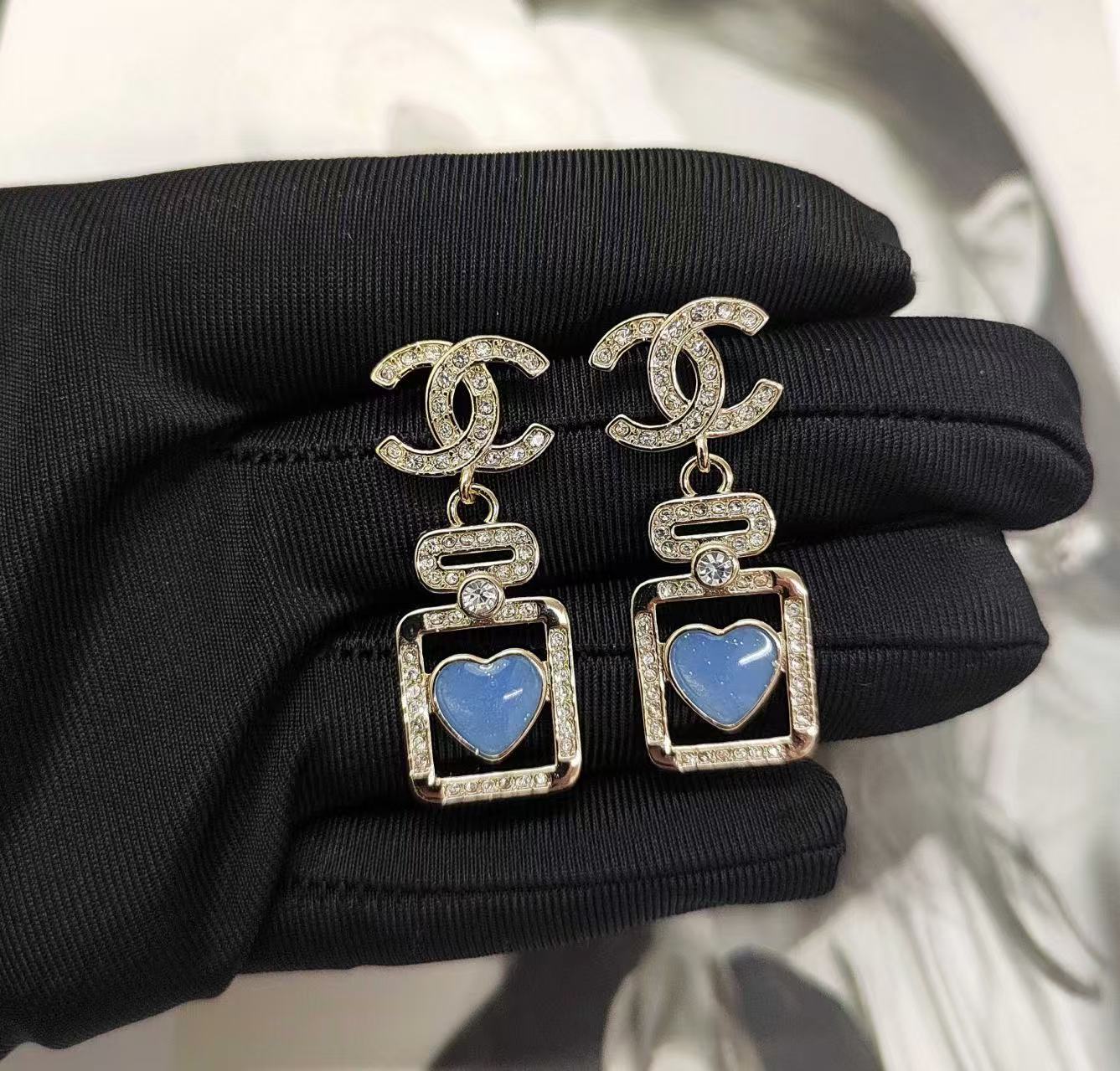 CHANE1 ダブルC ブルーハートイヤリング【 50％割引+送料無料】