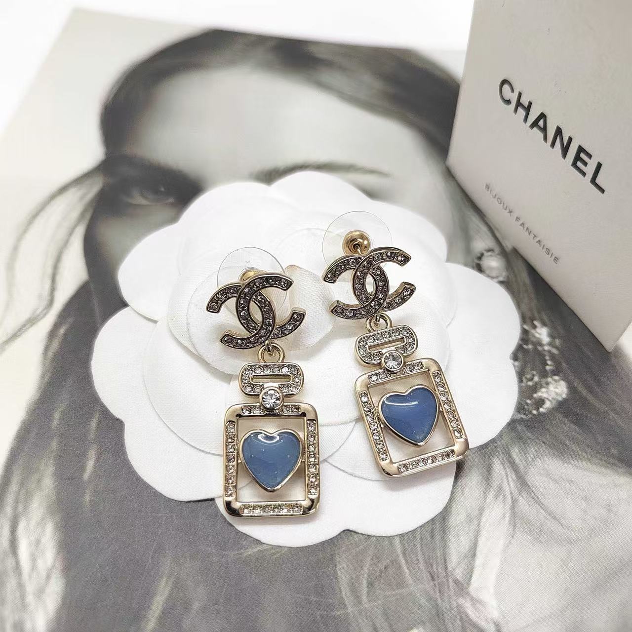 CHANE1 ダブルC ブルーハートイヤリング【 50％割引+送料無料】