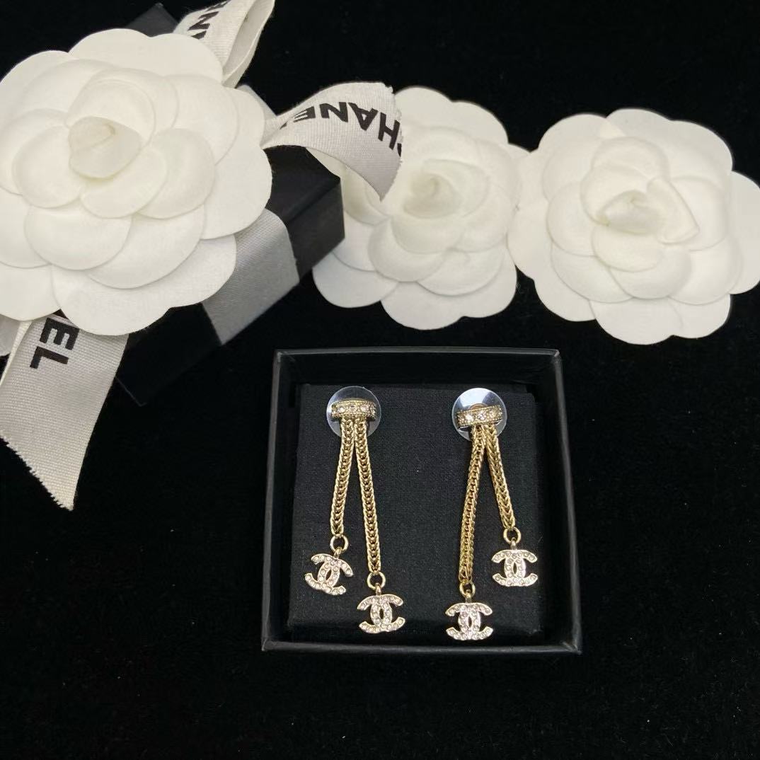 CHANE1 ダブルCタッセルスタッドピアス【 50％割引+送料無料】