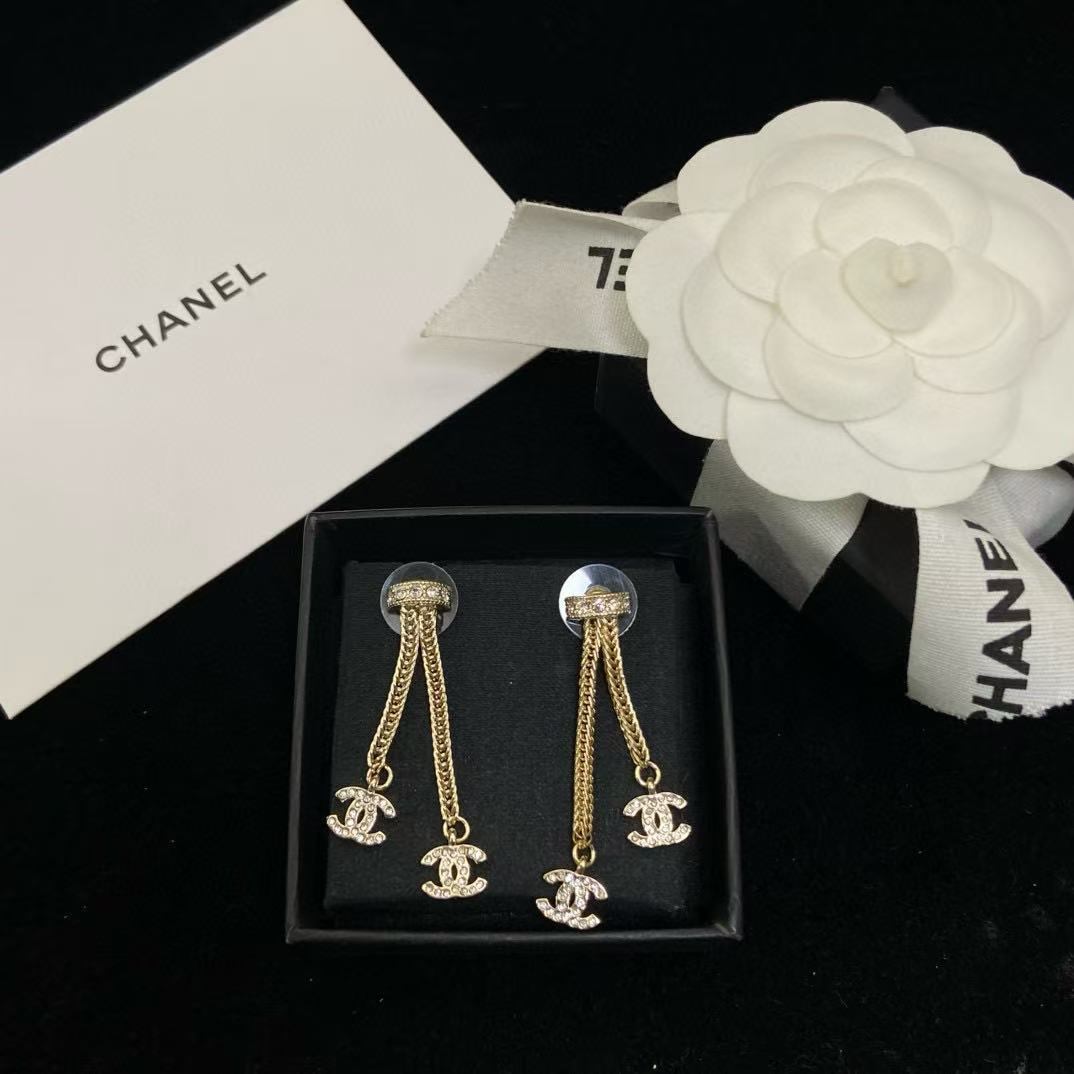 CHANE1 ダブルCタッセルスタッドピアス【 50％割引+送料無料】