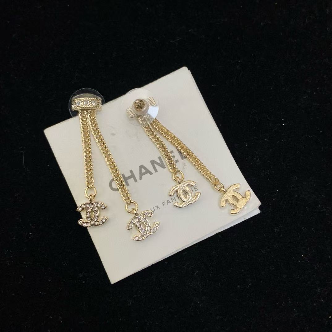 CHANE1 ダブルCタッセルスタッドピアス【 50％割引+送料無料】