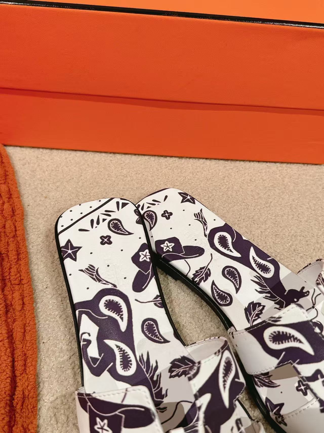 HERME5 高品質レザープリントスリッパ【50％割引+送料無料】