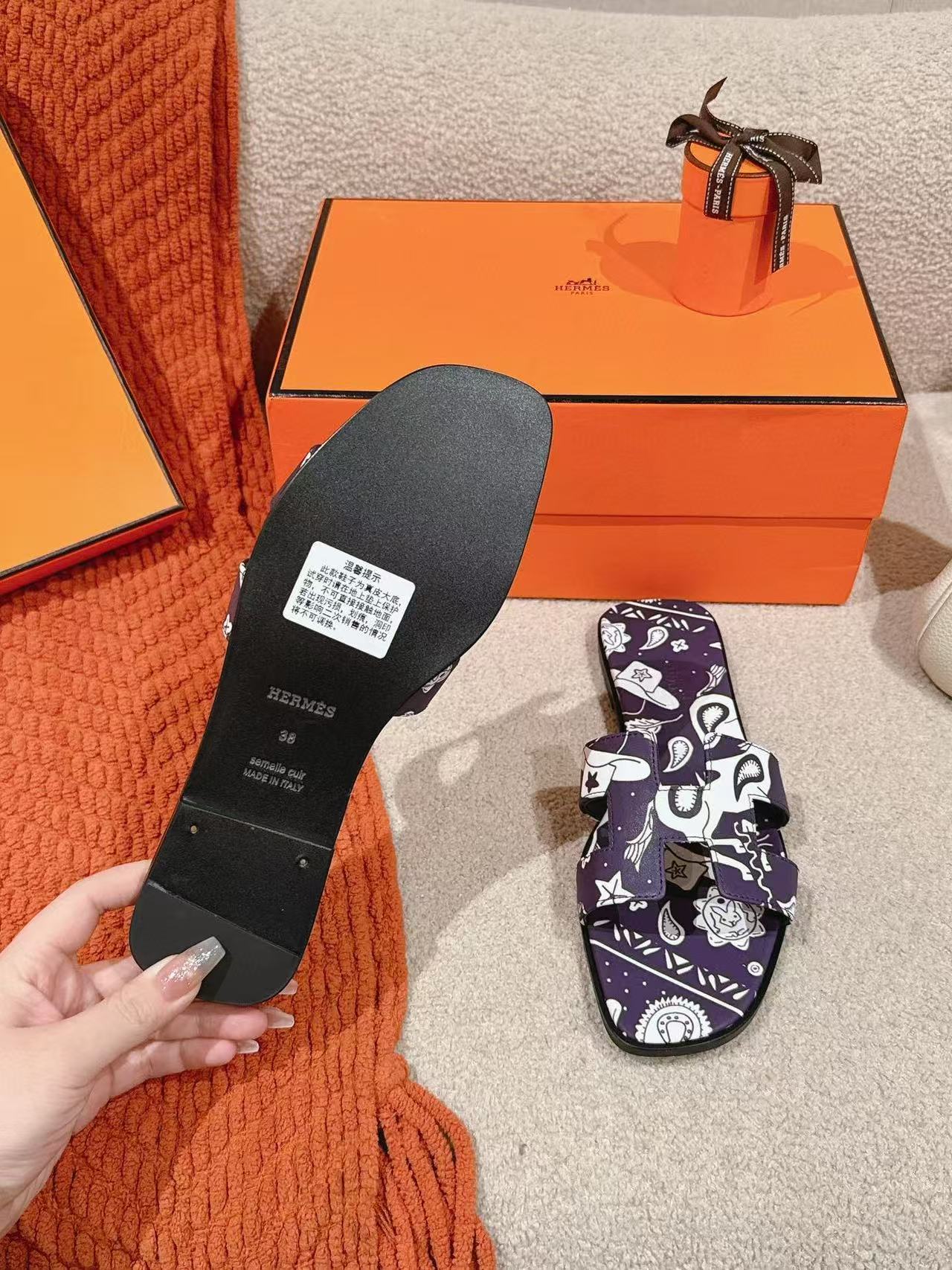 HERME5 高品質レザープリントスリッパ【50％割引+送料無料】