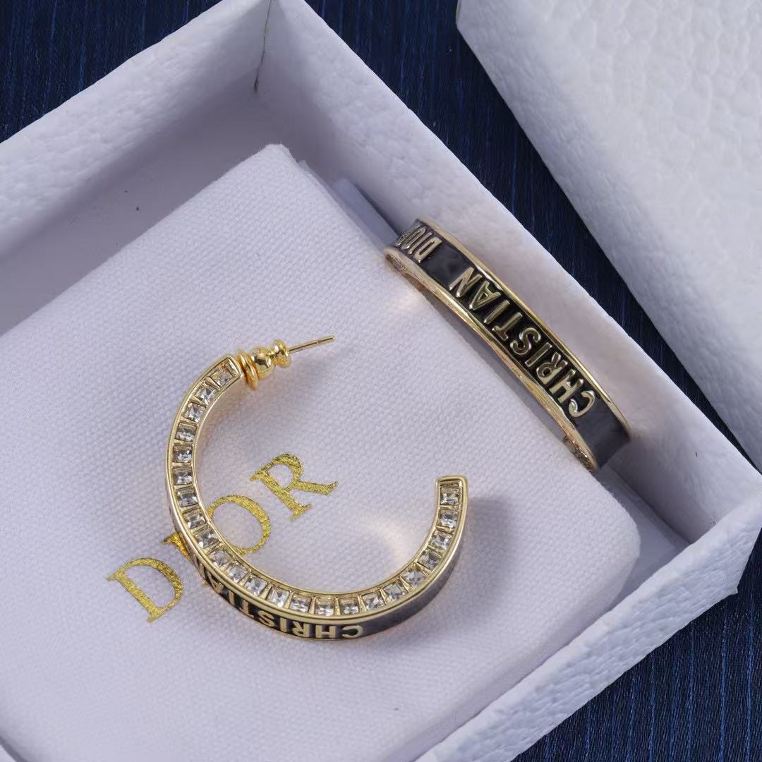 DI0R ダイヤモンド レター イヤリング【 50％割引+送料無料】