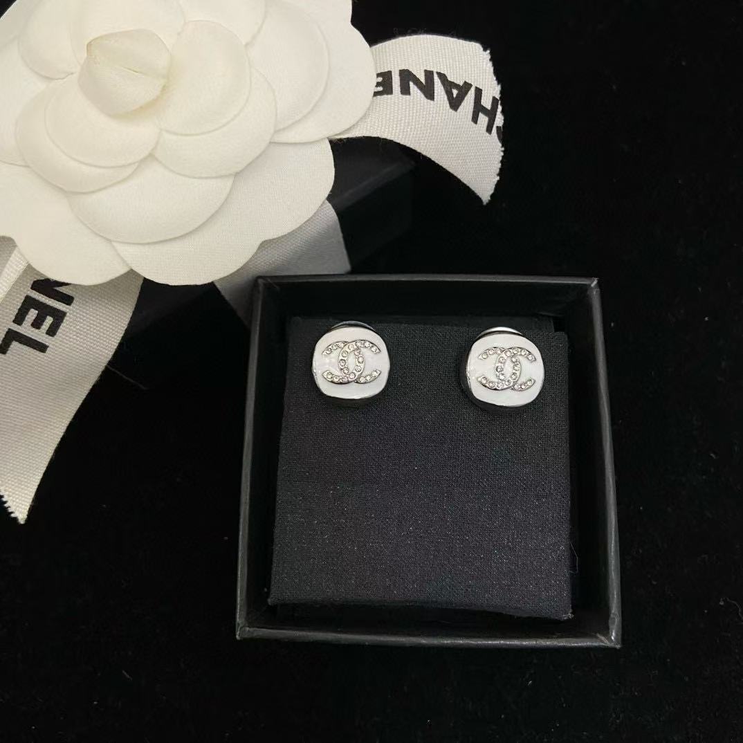 CHANE1 ダブルC スタッドピアス【 50％割引+送料無料】