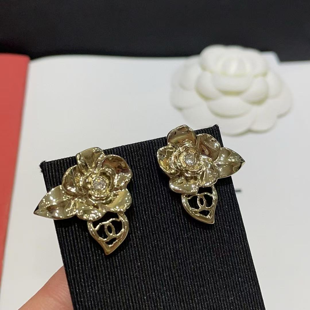 CHANE1 カメリア ダブルC スタッドピアス【 50％割引+送料無料】