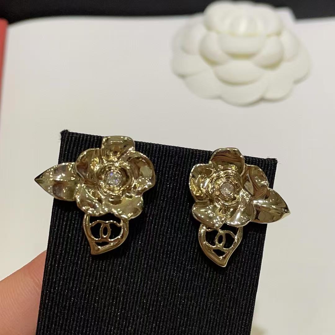 CHANE1 カメリア ダブルC スタッドピアス【 50％割引+送料無料】