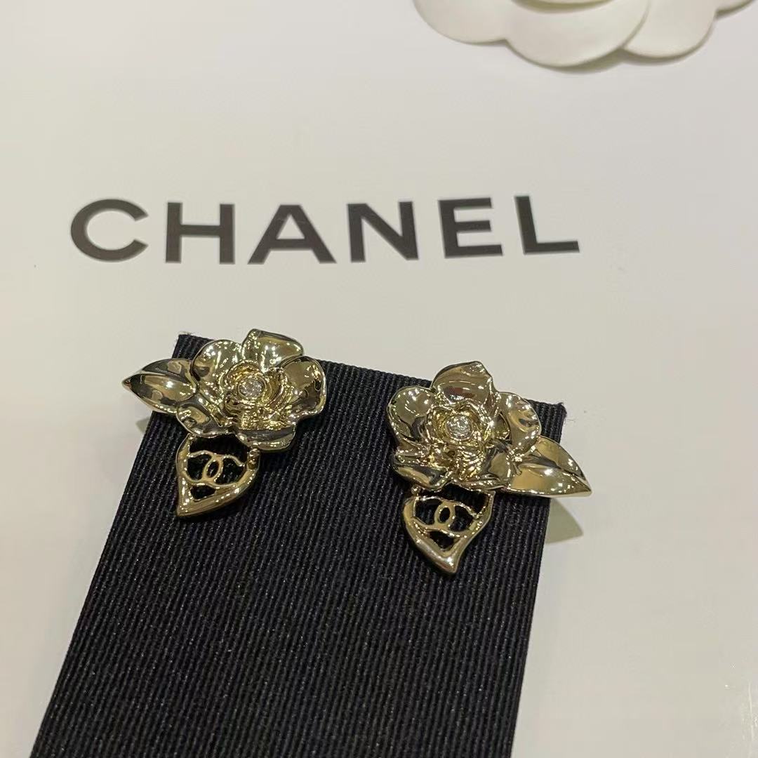 CHANE1 カメリア ダブルC スタッドピアス【 50％割引+送料無料】