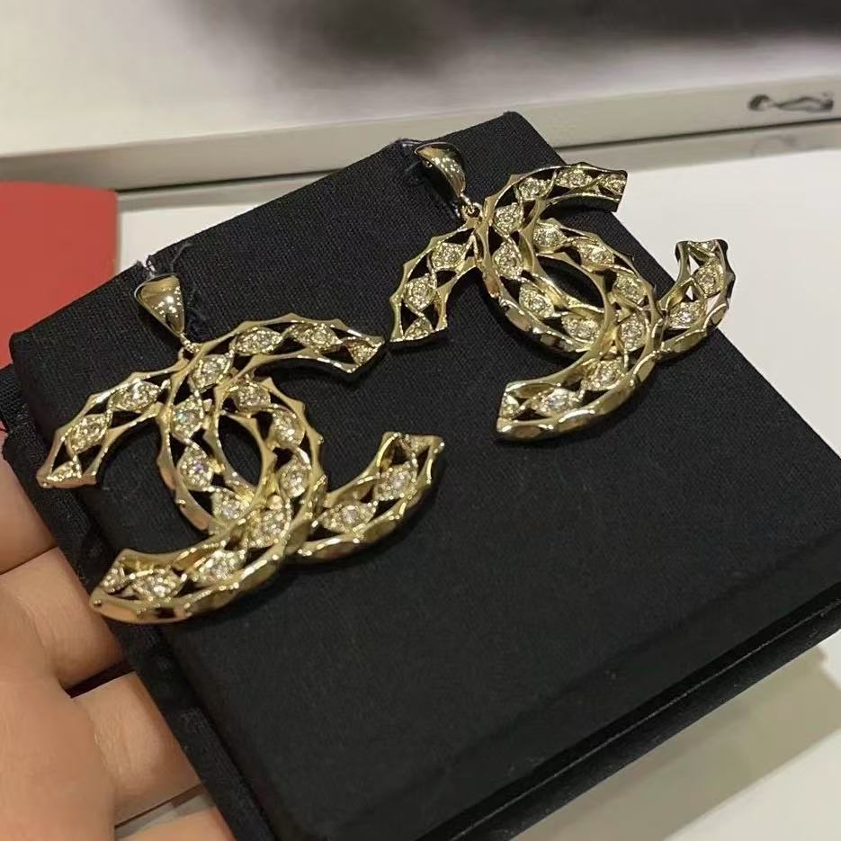 CHANE1 中空ダイヤモンド ダブル C スタッド ピアス【 50％割引+送料無料】