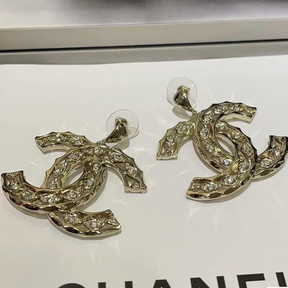 CHANE1 中空ダイヤモンド ダブル C スタッド ピアス【 50％割引+送料無料】