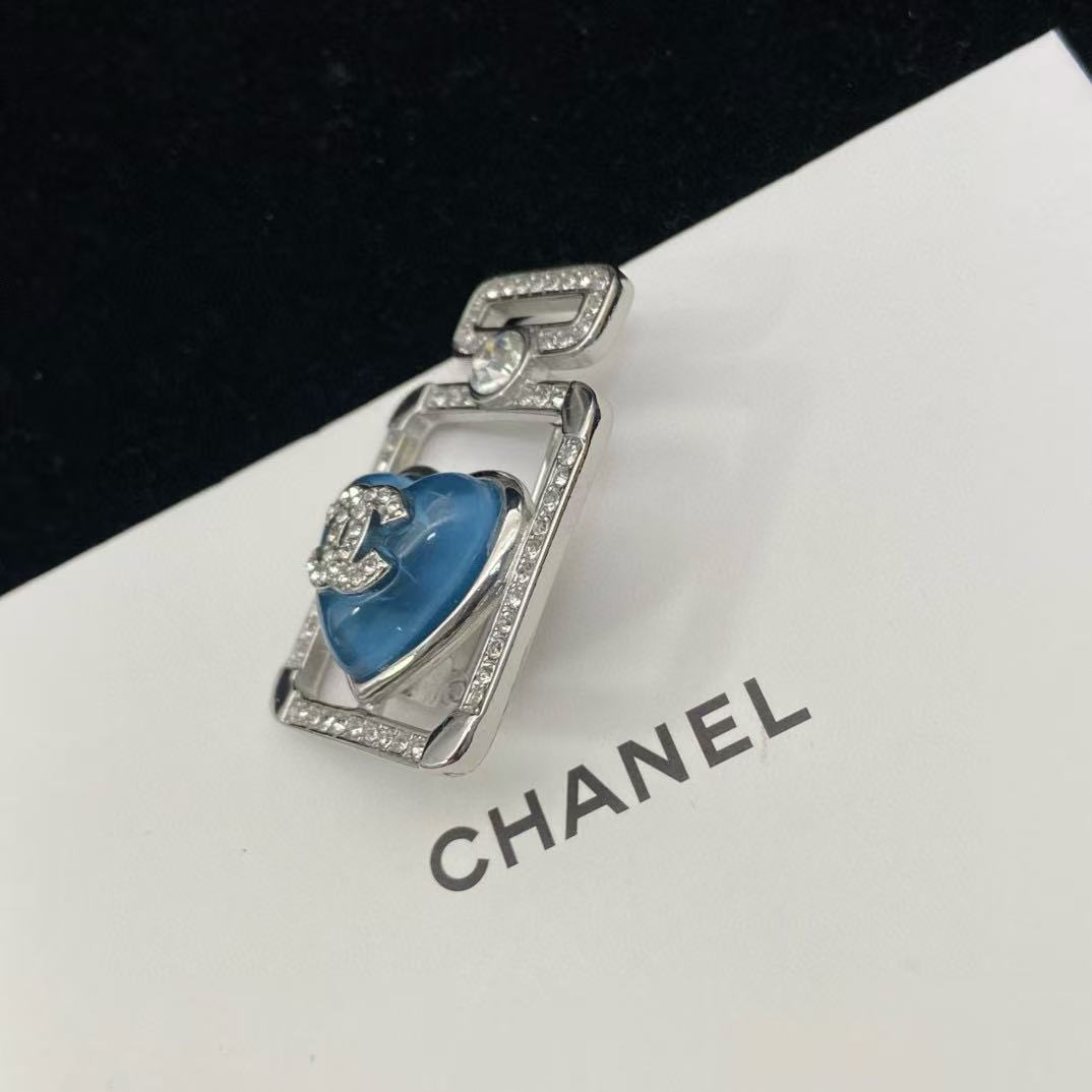 CHANE1 ダブルC ブルーハートブローチ【50％割引+送料無料】