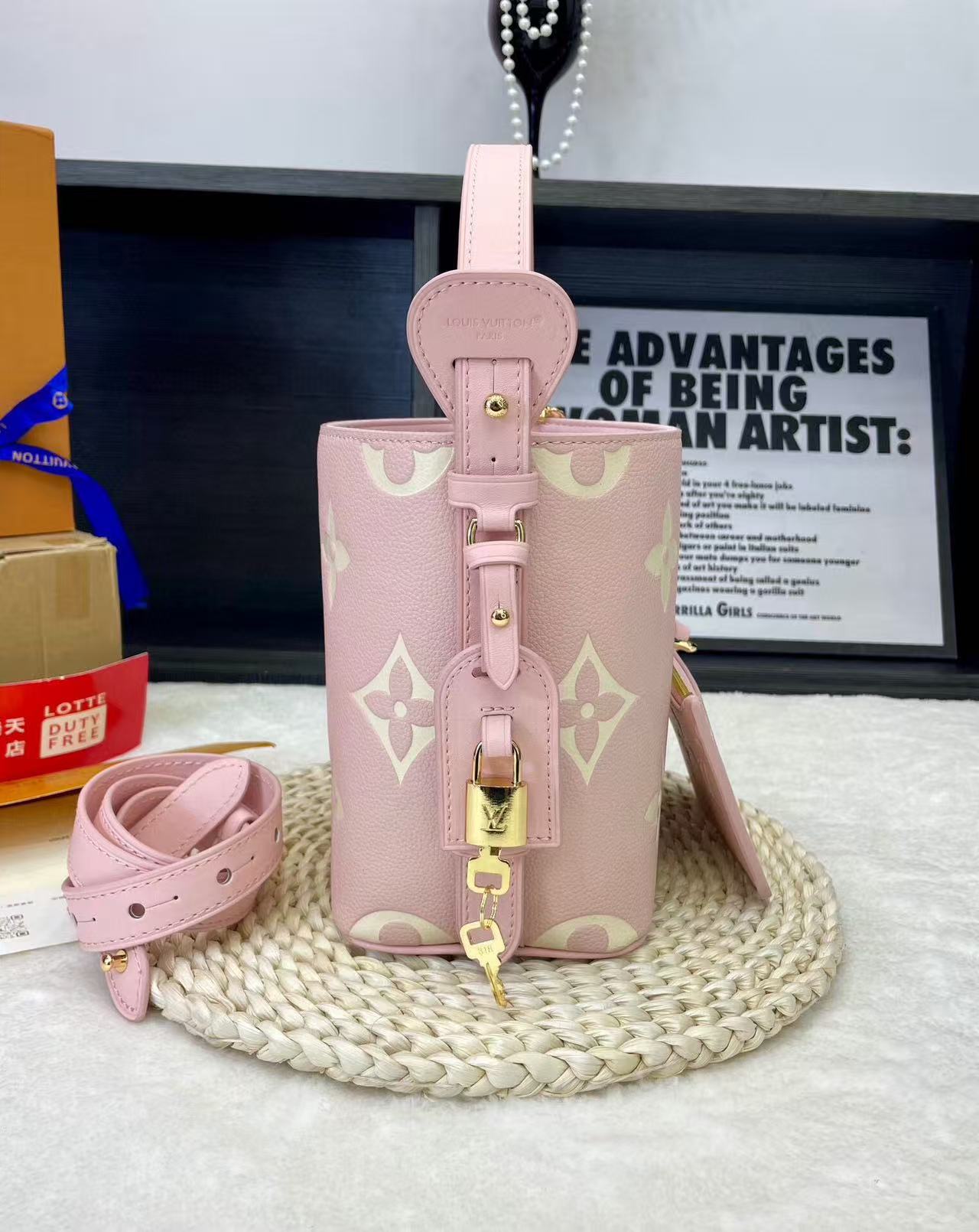 LVカウハイドバケットバッグ【 50％割引+送料無料】