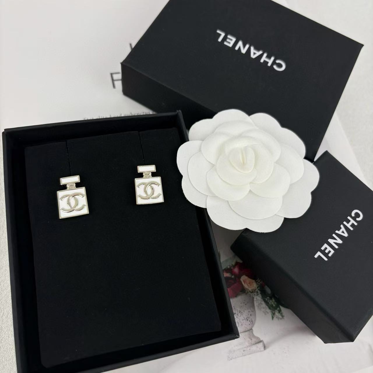 CHANE1 香水瓶 ダブルC イヤリング【 50％割引+送料無料】