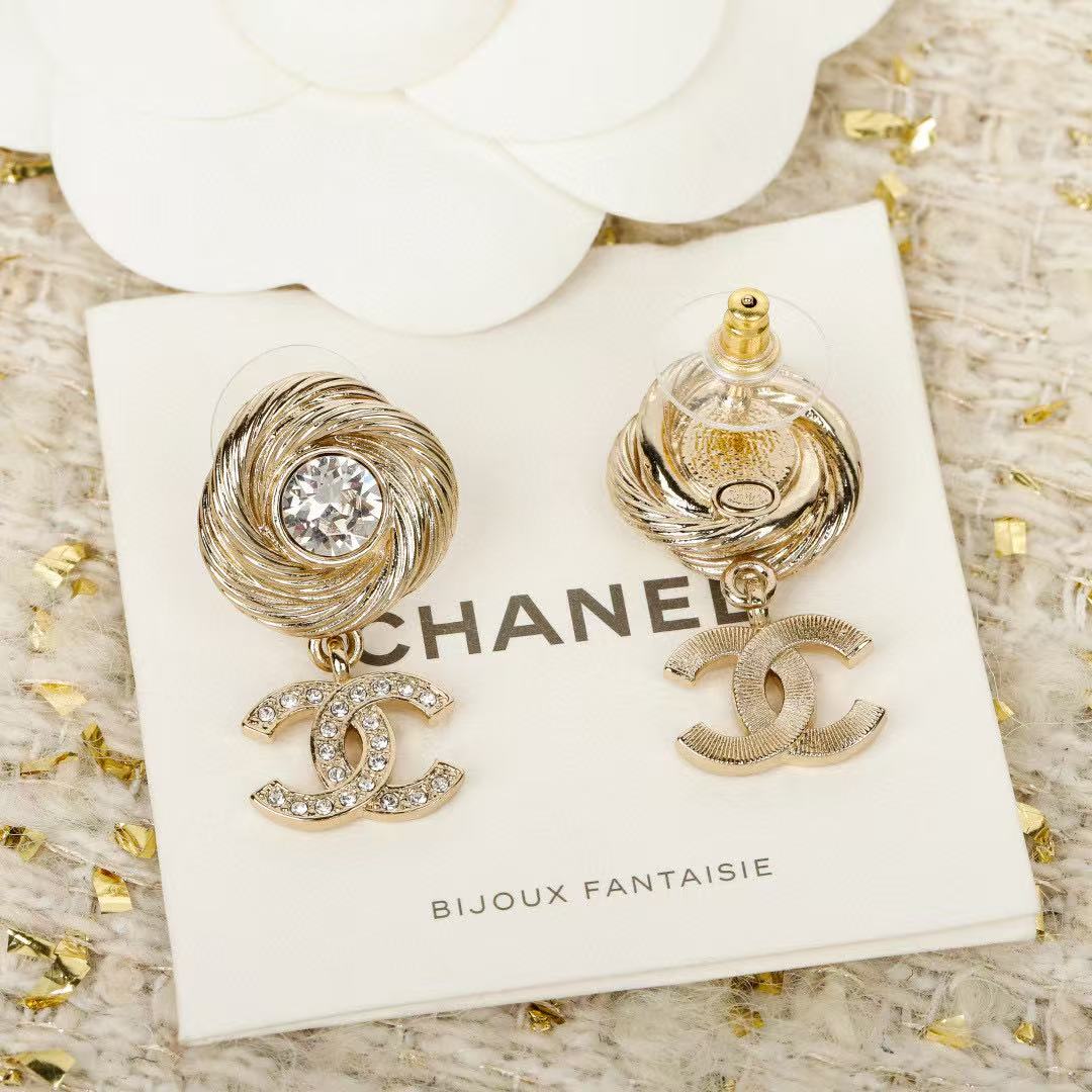 CHANE1 ラウンドブラッシュダイヤモンドスタッドイヤリング【 50％割引+送料無料】