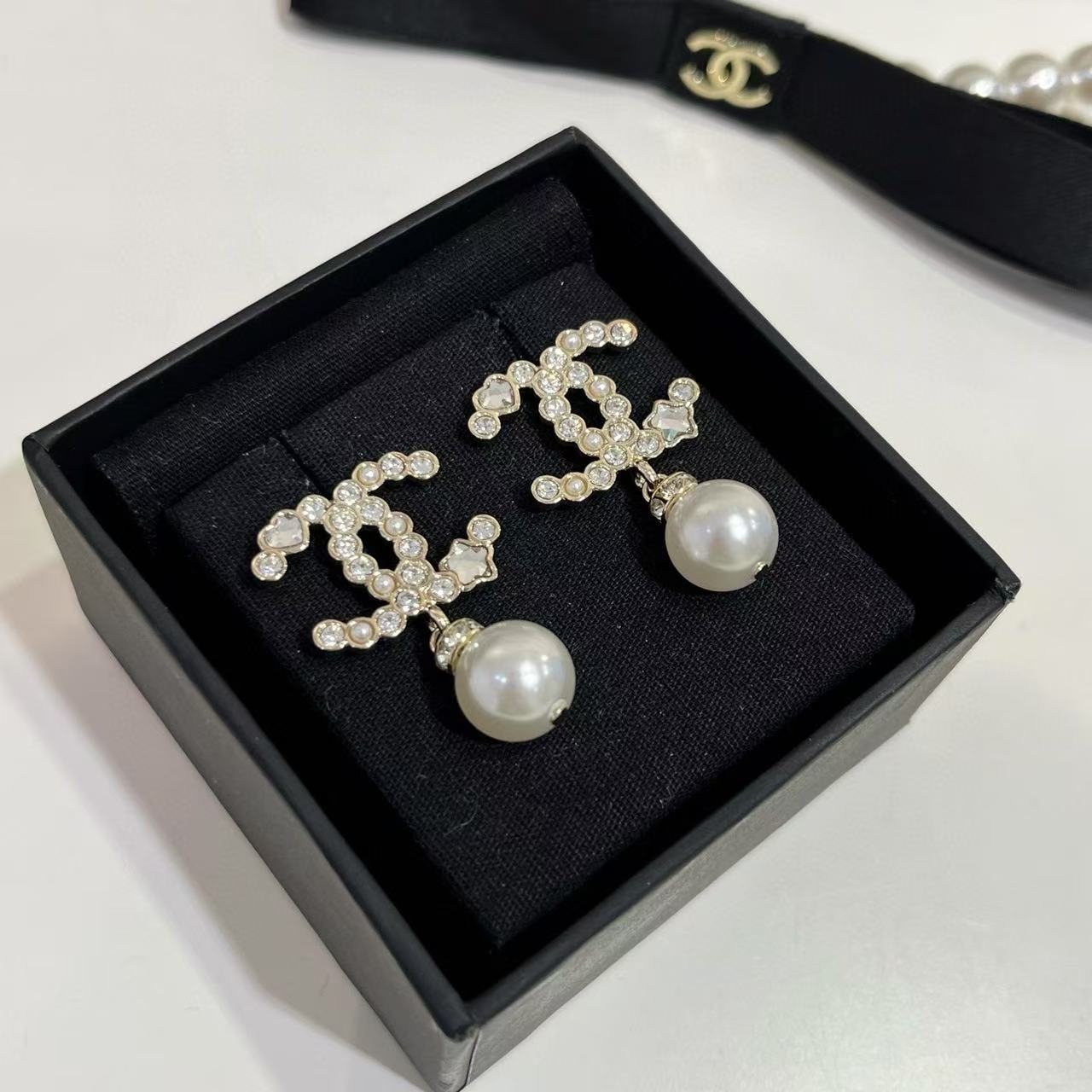 CHANE1 ダブル C パール スタッド ピアス【 50％割引+送料無料】